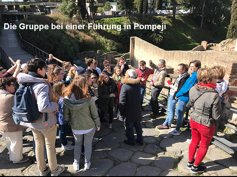 Die-Gruppe-bei-einer-F&uuml;hrung-in-Pompeji